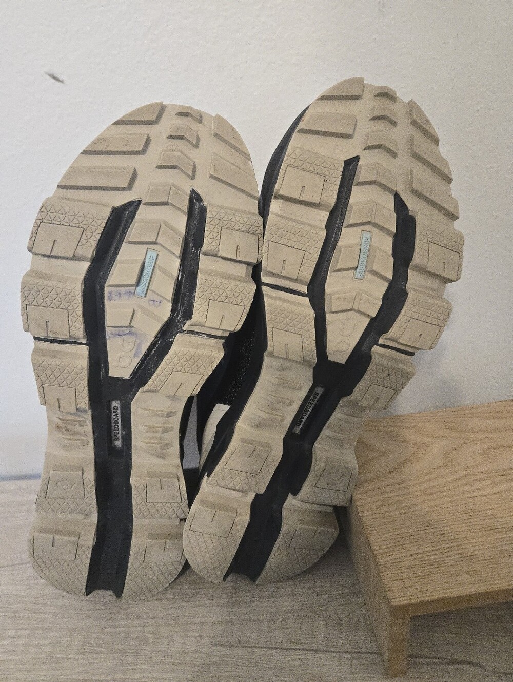 On Cloudrock 2 Waterproof Hiking Boots Womens 10 Shoes Outdoors - Picture 6 of 6